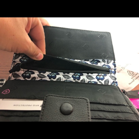 Vera Bradley Wristlet w: Tons of Pockets/Space ! - Picture 7 of 12